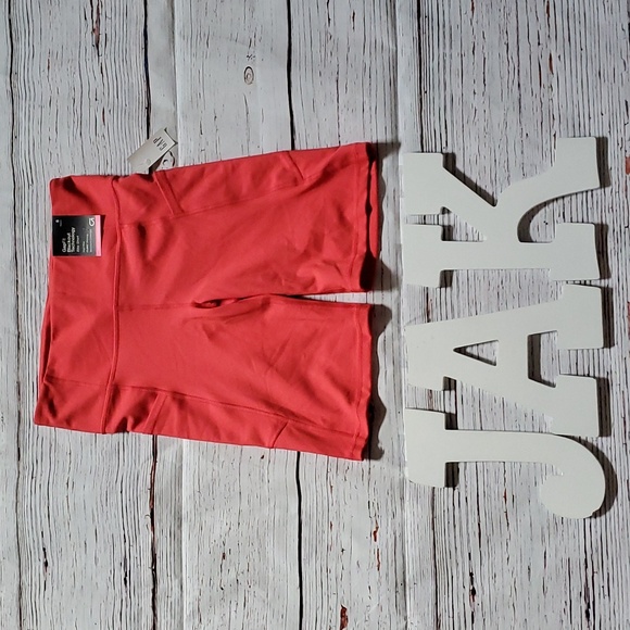 🆕️ GAP FIT WOMEN'S BLACKOUT TECHNOLOGY BIKE SHORT - Picture 3 of 11